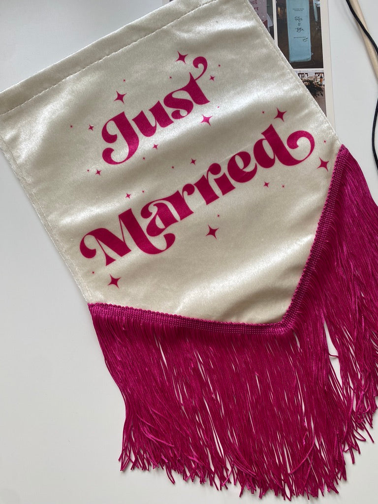 Just Married | Oyster and Pink banner